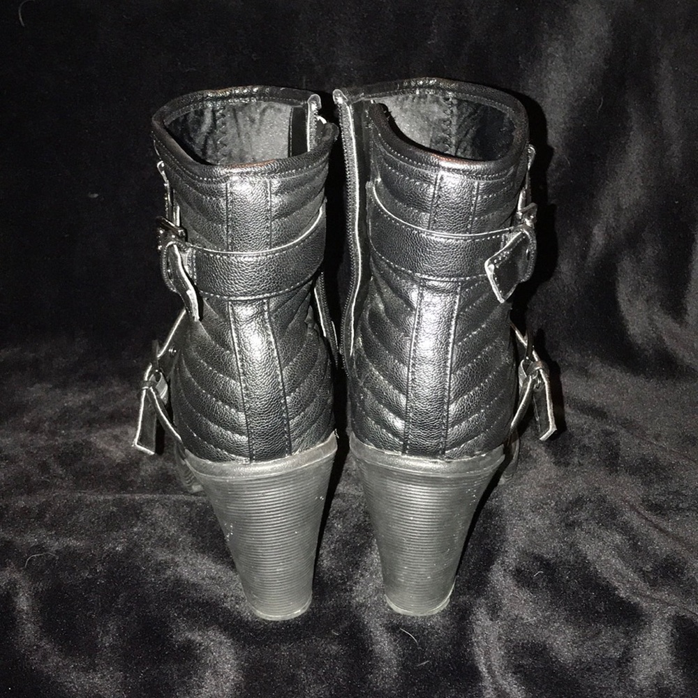 Boots - Picture 4 of 5